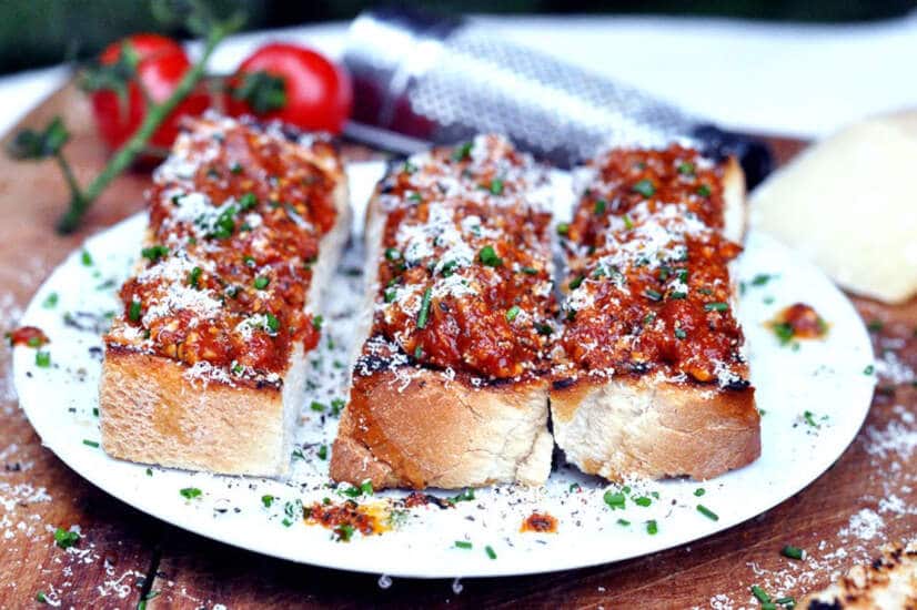 Pan con Tomate