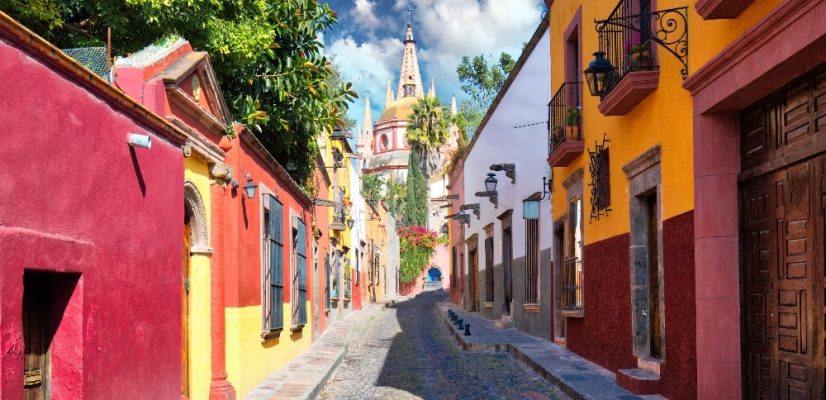 cobblestone street in San Miguel de Allende