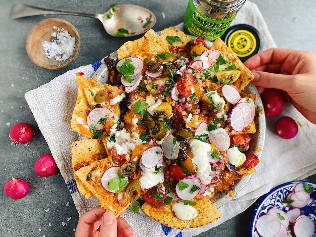 finished dish of chicken nachos